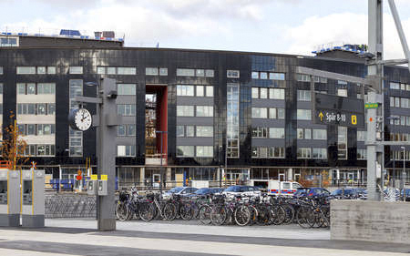 Inflyttningsklart i bostadshuset med Nordens största solcellsfasad.